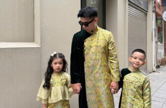 [🆕🇻🇳]  BABY MILO – Cửa hàng quần áo sơ sinh & trẻ em🧑‍🧒❤️️👶⭐️ Em cực kỳ tâm đắc mẫu 𝐀́𝐨 𝐃𝐚̀𝐢 𝐏𝐡𝐮́ 𝐐𝐮𝐲́ này luôn ý.
Mặc lên đẹp – độc – lạ mà rất sang nhéEm nhận đặt cả áo Bố + Mẹ nhé các bác ưi. Đặt sớm ko gần Tết , shares-0✔️ , likes-0❤️️ , date-2025-01-04 02:40:45🇻🇳🇻🇳🇻🇳📰🆕