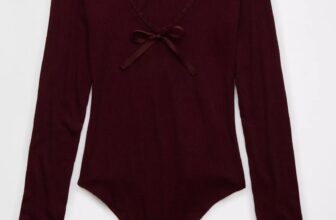 [???] Store86-Hàng hiệu xuất khẩu  ? Top1Fashion ?  AE Long-Sleeve V-Neck Bow Bodysuit
– SALE nhanh cho chị em có đồ để diện đi chơi Tết  #Size: XXS XS S M (42-67kg) chỉ còn #320k_Freeship, mua cả cặp #600k
 , shares-1✔️ , likes-0❤️️ , date-2025-01-09 18:22:04????????