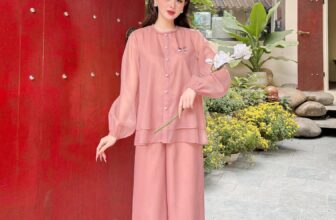 [🆕🇻🇳] XIICO 👕 Top1Fashion 👗  𝐏𝐇𝐀́𝐏 𝐏𝐇𝐔̣𝐂 𝐓𝐇𝐔 𝐃𝐈 | 𝐒𝐀̆́𝐂 𝐗𝐔𝐀̂𝐍Tỏa sáng với Pháp phục tone hồng pastel nhẹ nhàng, vừa thanh lịch vừa mềm mại. Thiết kế tối giản kết hợp chất liệu thoáng , shares-0✔️ , likes-4❤️️ , date-2025-01-06 18:00:04🇻🇳🇻🇳🇻🇳📰🆕