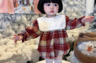 [🆕🇻🇳]  Babi Shop-Đồ thiết kế cho công chúa nhỏ của Mẹ! 🧑‍🧒❤️️👶⭐️ Bodysuit vải nỉ ấm áp dài tay caro đỏ (không kèm nơ)
Chất liệu: Vải nỉ mềm ấm áp
Size: sơ sinh-12kg
——————————————
Shopee:
Ship COD toàn quốc – Kiể , shares-0✔️ , likes-0❤️️ , date-2025-01-08 16:45:04🇻🇳🇻🇳🇻🇳📰🆕