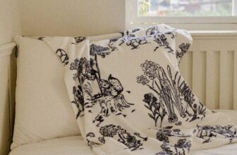 [🆕🇻🇳] Dailybebe-store -Baby & Mom – Đồ dùng mẹ và bé – đồ chơi cao cấp Korea , Us/Uk Chính Hãng🧑‍🧒❤️️👶⭐️ CHĂN LÔNG TUYẾT #DOTTODOT  Design by France( Mở bán giới hạn) !!!
Hoạ tiết vô cùng sang trọng
Chăn lông tuyết siêu mịn, nhẹ & ấm áp , một tro , shares-0✔️ , likes-9❤️️ , date-2025-01-06 20:20:33🇻🇳🇻🇳🇻🇳📰🆕