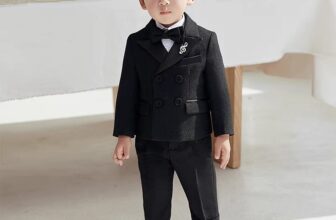 [🆕🇻🇳]  MMKID aims to bring kids the most high fashionable and high quality party design 🧑‍🧒❤️️👶⭐️ Bộ Vest bé trai với tone đen chủ đạo, mặt vải vân nổi ánh kim sang trọng, phần phối cổ lụa tinh tế, khiến bộ Vest cho bé trở nên thật thanh lịch. Mẹ inbox  , shares-1✔️ , likes-0❤️️ , date-2025-01-08 19:11:03🇻🇳🇻🇳🇻🇳📰🆕