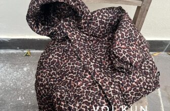 [🆕🇻🇳]  Voi Kun – Thời trang trẻ em có sẵn – Hàng Quảng Châu 🧑‍🧒❤️️👶⭐️ 𝐂𝐡𝐢𝐞̂́𝐜 𝐚́𝐨 𝐬𝐢𝐞̂𝐮 𝐚̂́𝐦, 𝐥𝐨́𝐭 𝐛𝐨̂𝐧𝐠 𝐝𝐚́𝐧𝐠 𝐚́𝐨 𝐛𝐞́𝐨 𝐜𝐮̛𝐧𝐠 𝐥𝐚̆́𝐦 !
Áo có dây rút ở mũ áo, ở gấu áo có thể rút bo vào ạ.
Size 90 – 150
Link shopee áo:
Ship , shares-0✔️ , likes-1❤️️ , date-2025-01-09 02:05:33🇻🇳🇻🇳🇻🇳📰🆕