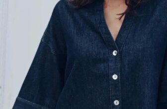 [🆕🇻🇳] Khang VNXK 👕 Top1Fashion 👗  Cũng hơi ngược mùa mà đẹp quá cc ạÁo denim  Z R  đẹp xuất sắc.Cotton denim dày dặn, mềm thoáng, một màu xanh chàm dễ mặc.Thiết kế cổ V sâu vừa vặn, , shares-1✔️ , likes-4❤️️ , date-2025-01-04 18:51:06🇻🇳🇻🇳🇻🇳📰🆕