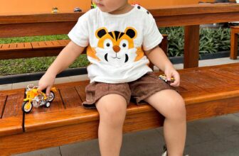 [🆕🇻🇳]  MONGU KIDS  thời trang thiết kế và phụ kiện trẻ em 🧑‍🧒❤️️👶⭐️ MONGU nhận đơn may đến hết ngày 10/1 mẹ nhéSET/Tiger
Chất liệu : vải sợi tre, thun tapta 2 da. Chất sợi tự nhiên mềm mịn thoáng mát cho bé .Size t , shares-0✔️ , likes-13❤️️ , date-2025-01-05 03:07:08🇻🇳🇻🇳🇻🇳📰🆕