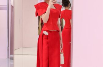 [???] Ma Chérie  ? Top1Fashion ?  VIETNAMESE AODAI FOR THE FIRST DAY OF 2025
Những hình dung xinh đẹp trong tà áo dài Blossom lan toả không khí ngày Tết đến các cô gái Ma Chérie thanh lịch  , shares-0✔️ , likes-2❤️️ , date-2025-01-12 17:00:14????????