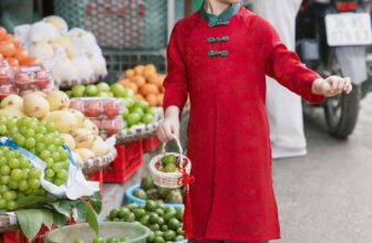 [???]  Thời trang trẻ em Zinzin Kid’s  ?‍?❤️️?⭐️ Áo dài Xuân Yên – đón Tết về. Tone đỏ may mắn chất liệu lụa in sơn thuỷ cao cấp mềm mịn, phối nét nút tàu sang trọng.
Sét 3CT : Áo Dài + Quần +  bờm .
Si , shares-0✔️ , likes-0❤️️ , date-2025-01-10 17:25:22????????