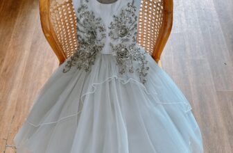 [🆕🇻🇳] L’Casta Viet Nam- Đồ trẻ em 🧑‍🧒❤️️👶⭐️ V90 sót kho 2 chiếc nên Cát sale nhanh giá yêu thương.
Chiếc đầm 6 lớp, đính kết siêu cầu kì và giá sale chỉ bằng chiếc đầm lẻ size 2 lớp thôiNơ 9A Li , shares-0✔️ , likes-5❤️️ , date-2025-01-09 04:23:36🇻🇳🇻🇳🇻🇳📰🆕