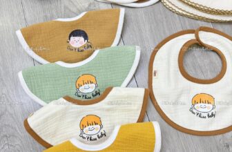 [🆕🇻🇳]  Hi Baby & Mom – CHUYÊN COMBO ĐI SINH CHO MẸ & BÉ 🧑‍🧒❤️️👶⭐️  Yếm Xô Xoay 360 Độ– Yếm xô chất liệu xô Muslin mềm mại, thấm hút, thiết kế xoay tròn 360 độ tiện lợi
– Yếm cúc bấm hông tiện lợi, size cho bé từ sơ sin , shares-0✔️ , likes-1❤️️ , date-2025-01-11 01:03:32🇻🇳🇻🇳🇻🇳📰🆕