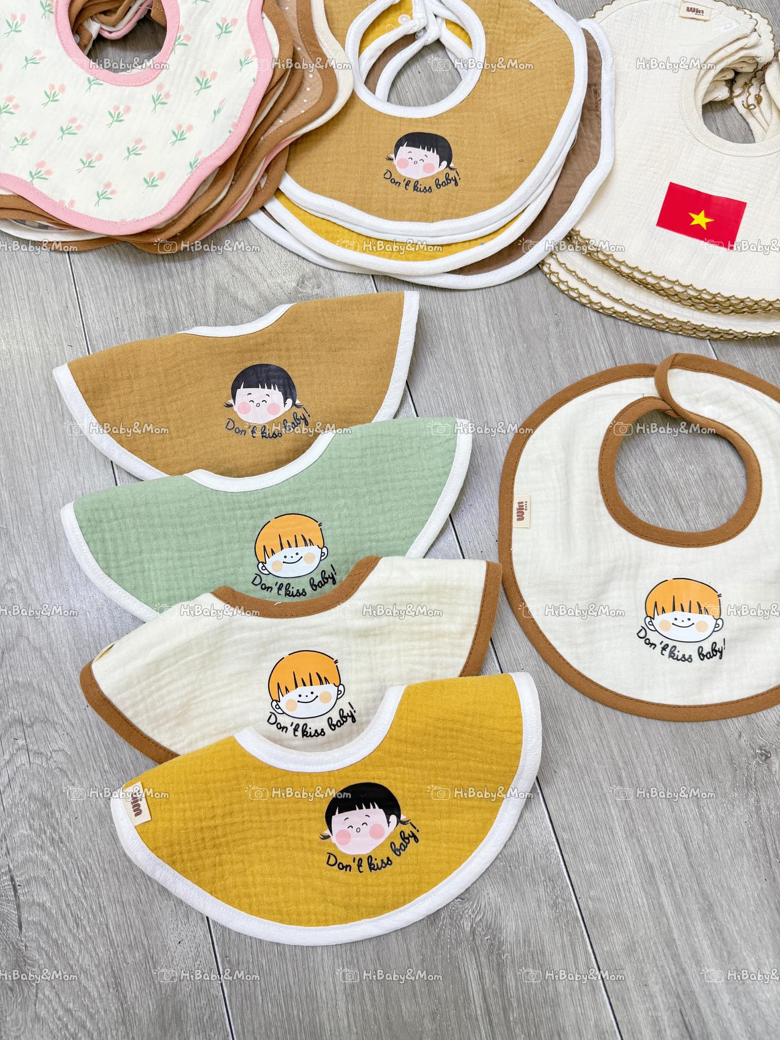[🆕🇻🇳]  Hi Baby & Mom – CHUYÊN COMBO ĐI SINH CHO MẸ & BÉ 🧑‍🧒❤️️👶⭐️  Yếm Xô Xoay 360 Độ– Yếm xô chất liệu xô Muslin mềm mại, thấm hút, thiết kế xoay tròn 360 độ tiện lợi
– Yếm cúc bấm hông tiện lợi, size cho bé từ sơ sin , shares-0✔️ , likes-1❤️️ , date-2025-01-11 01:03:32🇻🇳🇻🇳🇻🇳📰🆕