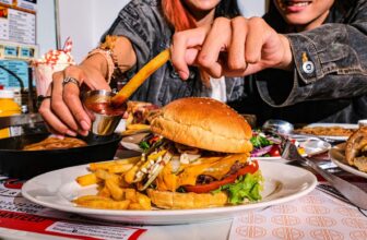 [🆕🇻🇳] Eddies D1 Diner – Eddie’s District 1 serves Authentically American Cuisine in our Original 1950’s Style Diner 🍔 Top1Food  🍜 Looking for a classic American burger that’s packed with flavor?Look no further than www.eddiesdiner.vn and our Daily Cheeseburger Special.
This Big & J , shares-0✔️ , likes-5❤️️ , date-2025-01-09 18:31:56🇻🇳🇻🇳🇻🇳📰🆕