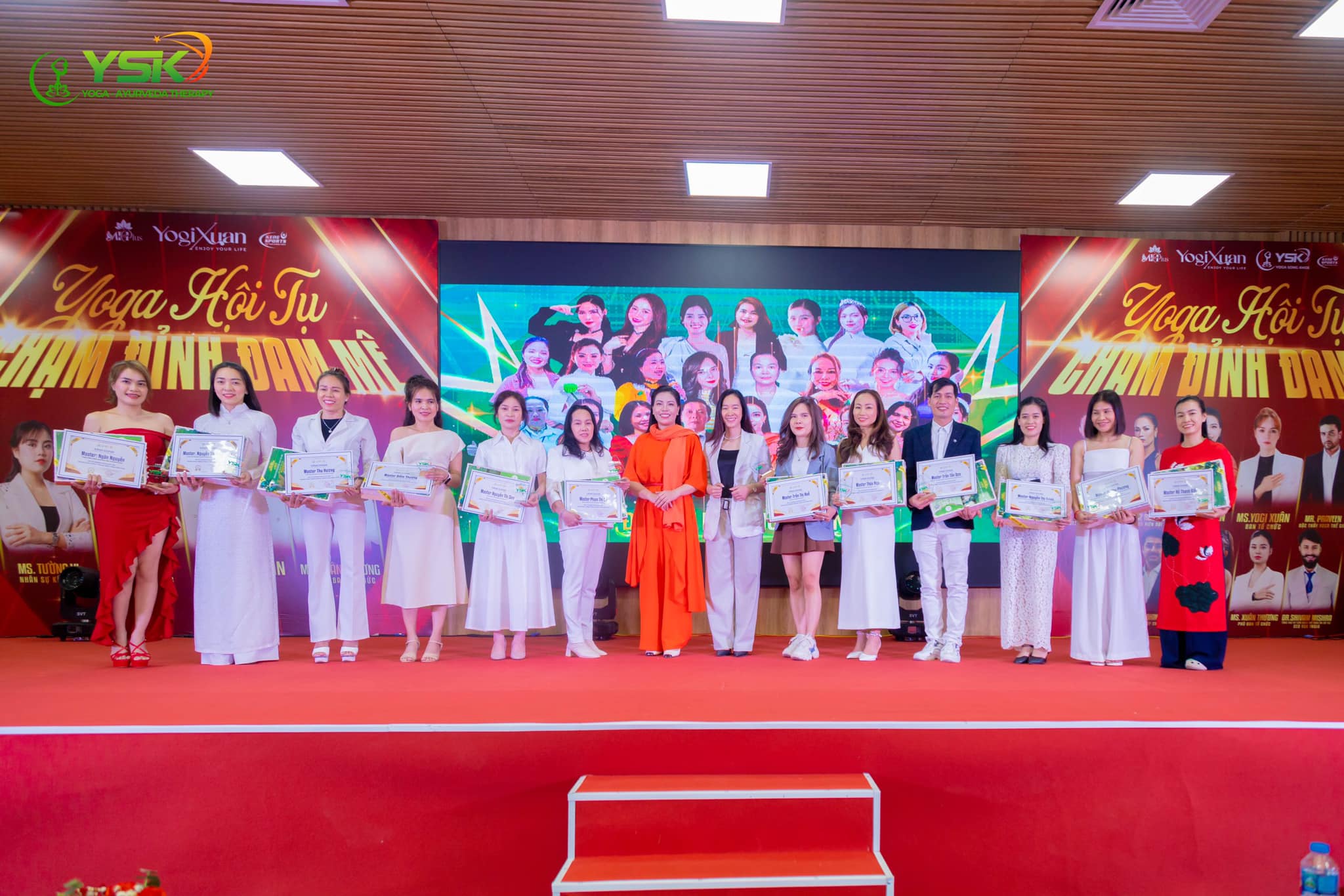 [🆕🇻🇳] Kemy Kids 😎❤️️⭐️ Siêu phẩm áo sweater đỏ lót nỉ nhà Kemy
Chất đanh khỏi bàn mê lắm ạ
Size 110-150
————————
KEMY KIDS
Địa chỉ: 17 Ngô Thì Nhậm, Hà Đông, Hà Nội
Liên hệ: 0 , shares-0✔️ , likes-0❤️️ , date-2025-01-07 16:58:41🇻🇳🇻🇳🇻🇳📰🆕