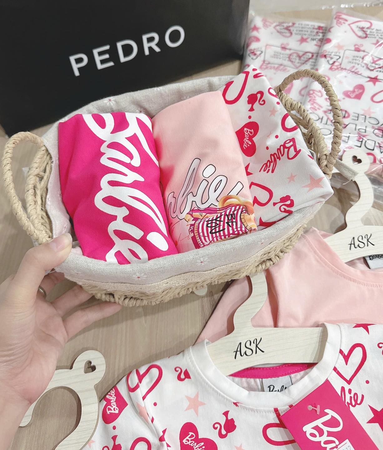 [🆕🇻🇳]  Kids House VN – Chuyên đồ Mẹ và Bé VNXK, TQXK, Cambodia 🧑‍🧒❤️️👶⭐️ QUÁ ĐẸPPP LUÔNN – ảnh thật 100đ ko có nhưng
Lên tiếp sét đẹp cho các bé ngoan nhoaaaa#hơn100k / set 3 áoooiSÉT 3 ÁO BARBIE BÉ GÁI #165KCHất cotton mềm , shares-0✔️ , likes-0❤️️ , date-2025-01-07 18:46:42🇻🇳🇻🇳🇻🇳📰🆕