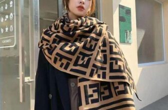 [🆕🇻🇳] VTFashionOfficial 👕 Top1Fashion 👗  Khăn choàng Fendi sang vô cùng- chất mềm mịn sử dụng được 2 mặt cực kì đẹp.Giảm 7% cho khách ghé mua trực tiếp tại cửa hàng Vt fashion – hoá đơn bất kì  , shares-0✔️ , likes-0❤️️ , date-2025-01-08 20:31:43🇻🇳🇻🇳🇻🇳📰🆕