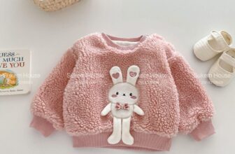 [🆕🇻🇳] Sukem House – Đồ trẻ em cao cấp – Chuyên sỉ, lẻ đồ trẻ em cao cấp 🧑‍🧒❤️️👶⭐️ Áo lông xù lót nhung hình chú thỏ nổi siêu cute, siêu ấm, trời lạnh rét buốt ntnay mặc em nó là chân ái lun các mẹ ạ
2 màu sẵn sz 73-100
__________________ , shares-0✔️ , likes-2❤️️ , date-2025-01-12 17:29:08🇻🇳🇻🇳🇻🇳📰🆕