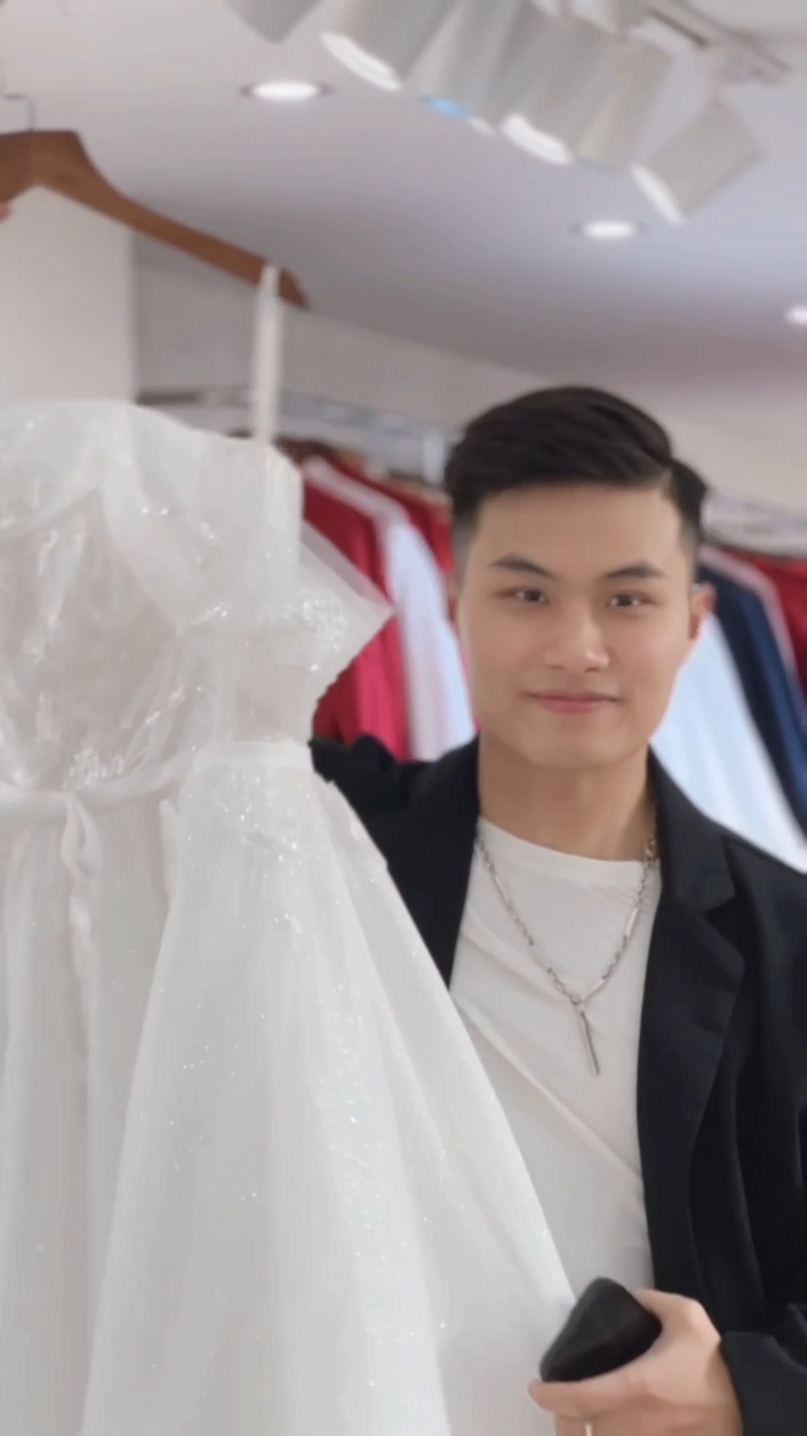 [🆕🇻🇳] La Rosa Bridal – Makeup – wedding dress and more ..! 🤵🏻 Top1Wedding 👰🏻  Cùng đi chọn váy cưới với chú rể nhà #Larosa nhé mọi người ơi  , shares-0✔️ , likes-7❤️️ , date-2025-01-12 21:28:54🇻🇳🇻🇳🇻🇳📰🆕