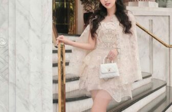 [🆕🇻🇳] Amy Store – nhãn hiệu thời trang thiết kế cao cấp, trẻ trung, hiện đại, nữ tính và thanh lịch 👕 Top1Fashion 👗  Một buổi trà chiều bên ánh đèn, hay bước chân kiêu sa giữa sảnh tiệc xa hoa – Chiếc váy ren từ AMY Store với họa tiết thêu tay tinh xảo giúp nàng toát lên  , shares-1✔️ , likes-31❤️️ , date-2025-01-15 16:00:11🇻🇳🇻🇳🇻🇳📰🆕