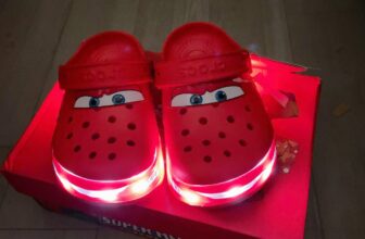 [🆕🇻🇳] À ơi baby – Đồ em bé, Đồ trẻ em 🧑‍🧒❤️️👶⭐️ Crocs xe đua McQeen 95 màu đỏ cho bé trai có đèn LED phát sáng size 23-35
LƯU Ý: Việc chọn size giày dép cho bé gần như là một thử thách với ba mẹ , vì vậy , shares-1✔️ , likes-0❤️️ , date-2025-01-10 15:47:46🇻🇳🇻🇳🇻🇳📰🆕