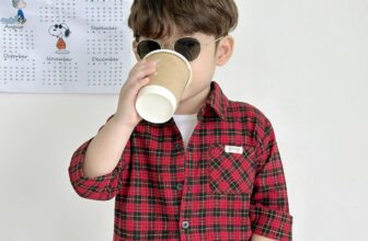 [🆕🇻🇳]  Door to door – Chuyên quần áo, giày dép và phụ kiện cho bé 😎❤️️⭐️ Sơ mi caro đỏ cá tính cho bé đón Tết em vừa về nóng hổi luôn mẹ ơi!!!
Chất liệu thô kẻ đứng phom áo, mềm mại và thoáng mát.
Thiết kế theo kiểu dáng basic , shares-0✔️ , likes-0❤️️ , date-2025-01-11 21:42:30🇻🇳🇻🇳🇻🇳📰🆕