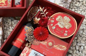 [🆕🇻🇳] MamimO Shop – Bán buôn – bán lẻ thời trang xuất khẩu trẻ em 😎❤️️⭐️ Set hộp HPNY kèm túi xách tone đỏ rực rỡ zá chỉ #425cànhSet gồm 4 món
1 hộp bánh hạnh nhân Richy
1 hộp cafe
1 hộp bánh Cookies
1 chai rượu vang Se , shares-0✔️ , likes-0❤️️ , date-2025-01-09 14:57:18🇻🇳🇻🇳🇻🇳📰🆕