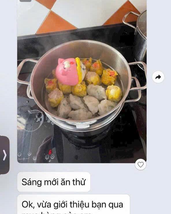 [🆕🇻🇳]  Homi baby house -Homi Baby House là thương hiêu đầm dạ hội , đầm công chúa cho bé tuổi từ 1-10 tuổi 🧑‍🧒❤️️👶⭐️ – Con hông mặc cái này đâu! Áo gì hở nguyên cái lưng! 
– Áo yếm mà con! Tết người ta hay mặc áo yếm với áo dài nữa! 
– Áo này kiểu bà điệu nè chú! Đi cà nh , shares-1✔️ , likes-322❤️️ , date-2025-01-12 09:30:23🇻🇳🇻🇳🇻🇳📰🆕