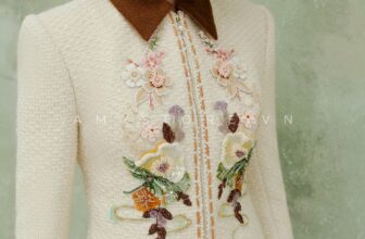 [🆕🇻🇳] Amy Store – nhãn hiệu thời trang thiết kế cao cấp, trẻ trung, hiện đại, nữ tính và thanh lịch 👕 Top1Fashion 👗  Tựa như một bức tranh xuân thêu tay…Nàng yêu sự thanh lịch nhưng vẫn muốn điểm chút rực rỡ của những sắc hoa. Thiết kế này chính là lựa chọn hoàn hảo  , shares-0✔️ , likes-70❤️️ , date-2025-01-18 16:00:09🇻🇳🇻🇳🇻🇳📰🆕