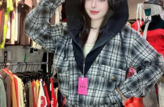 [???] LOLO. Boutique ? Top1Fashion ?  Khoác ca rô nón siu to
Bo lai
45-65 kg
2⃣3⃣0⃣
, shares-0✔️ , likes-5❤️️ , date-2025-01-08 19:38:01????????