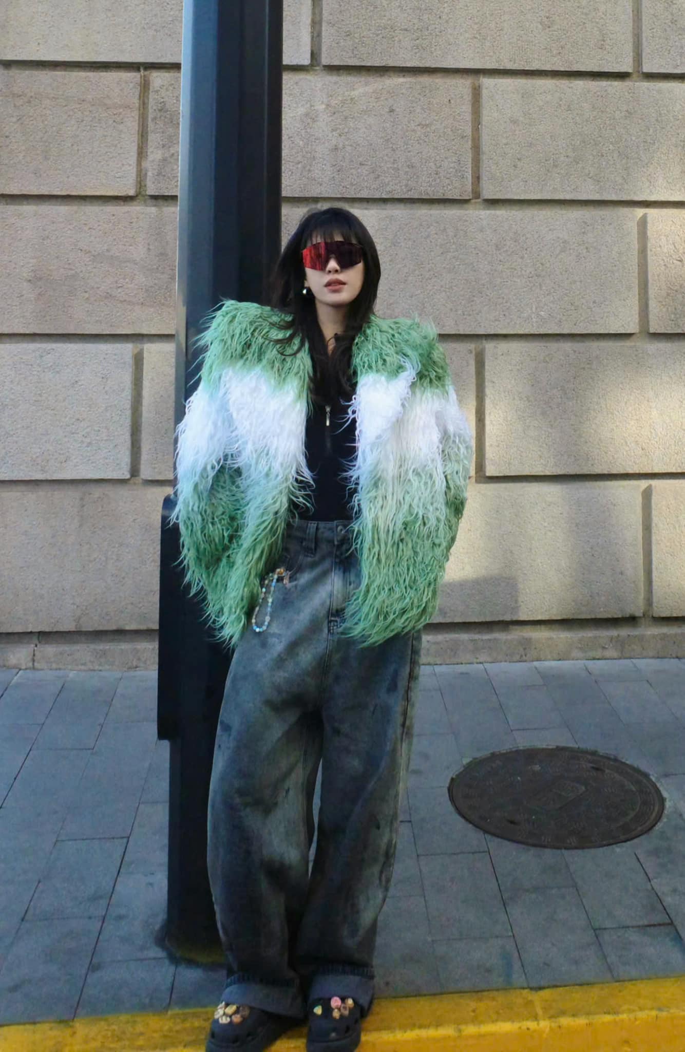 [???] Reina – Thiết kế & Thời trang  ? Top1Fashion ?  𝐒𝐚𝐢𝐧𝐭 𝐎𝐯𝐞𝐫𝐬𝐢𝐳𝐞𝐝 𝐅𝐚𝐮𝐱 𝐅𝐮𝐫 𝐂𝐨𝐚𝐭Bằng chất liệu faux fur ấm áp, xuất hiện dưới hình hài của 𝐒𝐚𝐢𝐧𝐭 𝐎𝐯𝐞𝐫𝐬𝐢𝐳𝐞𝐝 𝐅𝐚𝐮𝐱 𝐅𝐮𝐫 𝐂𝐨𝐚𝐭 – một tạo vật có linh hồn mềm mại n , shares-0✔️ , likes-4❤️️ , date-2025-01-10 16:48:26????????