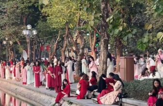 [🔑🇻🇳] WeDress cho thuê váy thiết kế, vintage, chụp ảnh cưới tại Hà Nội 🤝 Top1Rent 🔑  Hồ Gươm ngày cuối tuần, 1m2 phải 10 nàng thơẢnh: dd_97shop
#CT
, shares-0✔️ , likes-1❤️️ , date-2025-01-11 18:05:43🇻🇳🇻🇳🇻🇳📰🆕