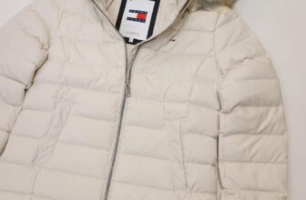 [🆕🇻🇳] KIZZO SHOP – Quần Áo Trẻ Em Xuất Khẩu 😎❤️️⭐️ Áo phao lông vũ cao cấp của hiệu xịn xò THilfigerMầu trắng kem này mặc lên đúng kiểu sang xịn luôn ạ.Size S | M________________
✵ • Tư vấn sản phẩm  , shares-0✔️ , likes-3❤️️ , date-2025-01-11 20:41:20🇻🇳🇻🇳🇻🇳📰🆕