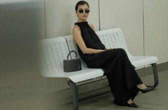 [🆕🇻🇳] OnmeLocal – 𝐒𝐨𝐦𝐞𝐭𝐡𝐢𝐧𝐠 𝐀𝐛𝐨𝐮𝐭 𝐋𝐢𝐧𝐞𝐧 𝐁𝐲 𝐎𝐍𝐌𝐄 – 𝐃𝐞𝐬𝐢𝐠𝐧 𝐈𝐧 𝐁𝐢𝐧𝐡 𝐃𝐮𝐨𝐧𝐠,𝐕𝐢𝐞𝐭𝐧𝐚𝐦 👕 Top1Fashion 👗  Cổ điển trong thời đại, là một thiết kế đầm yếm dáng dài sang trọng. Màu đen tuyền của chất liệu linen tưng mang đến một cảm giác rất hoài cổ.𝐗𝐞𝐨 𝐃𝐫𝐞𝐬𝐬 𝐁 , shares-3✔️ , likes-18❤️️ , date-2025-01-13 02:48:35🇻🇳🇻🇳🇻🇳📰🆕