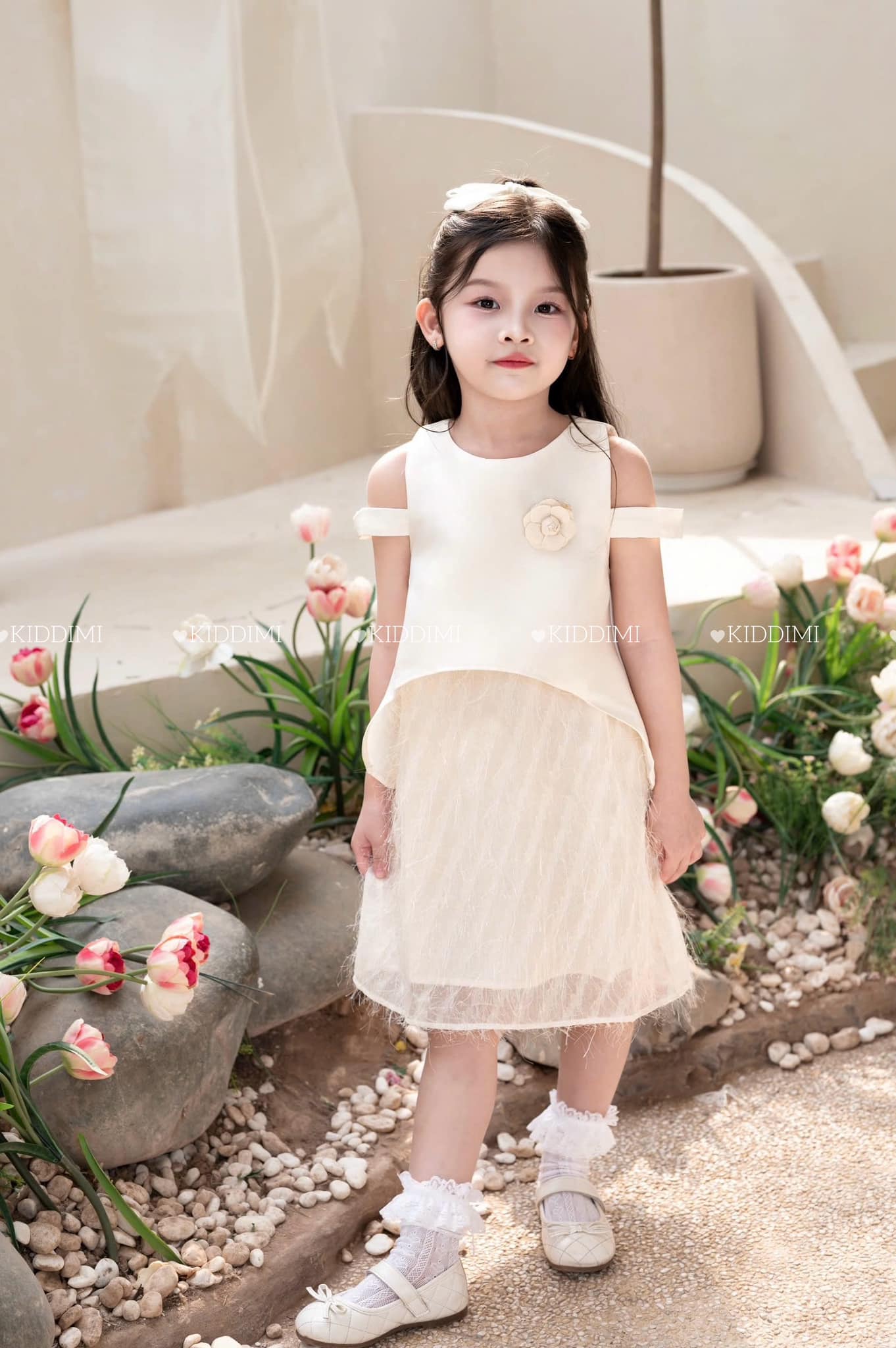 [???]  Kiddimi Việt Nam – Thời trang thiết kế phong cách thanh lịch cho bé.LOCAL BRAND for KIDS  ?‍?❤️️?⭐️ Phải đem sự sang chảnh này về nhà thôi các mẹ ơi
____________
KIDDIMI – Thời trang thanh lịch cho bé
Shopee:
Nhóm săn sale:
, shares-0✔️ , likes-5❤️️ , date-2025-01-15 20:51:25????????