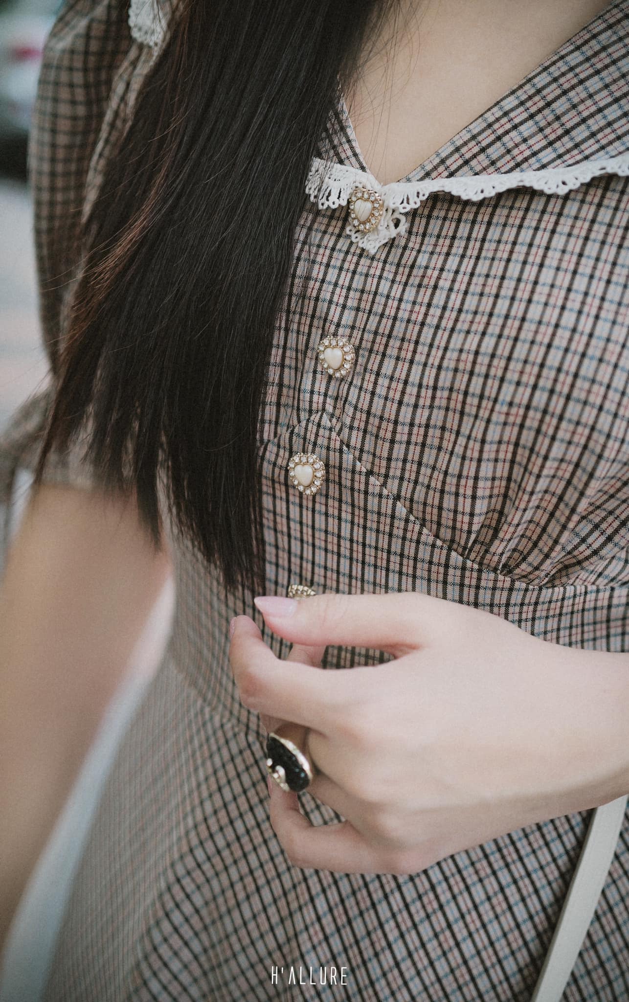 [🆕🇻🇳] H’allure – “If you’re an open book, there’s no allure.” – Alexander McQueen 👕 Top1Fashion 👗  𝐒𝐓𝐑𝐈𝐏𝐄𝐒 𝐎𝐅 𝐄𝐋𝐄𝐆𝐀𝐍𝐂𝐄Bold yet refined, the Majose Dress brings effortless charm with its timeless striped design.Inbox để được tư vấn và đặt : m.me/Ha , shares-0✔️ , likes-14❤️️ , date-2025-01-12 01:00:10🇻🇳🇻🇳🇻🇳📰🆕