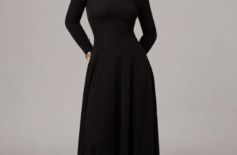 [???] Reina – Thiết kế & Thời trang  ? Top1Fashion ?  Ca sĩ Chu Thuý Quỳnh in REINARD2420B  Viviana Embellished Open-back Turtleneck Maxi Dress
Color          Black
—–
Visit REINA:
264 Phố Huế – Hai Bà Tr , shares-0✔️ , likes-9❤️️ , date-2025-01-12 16:25:51????????