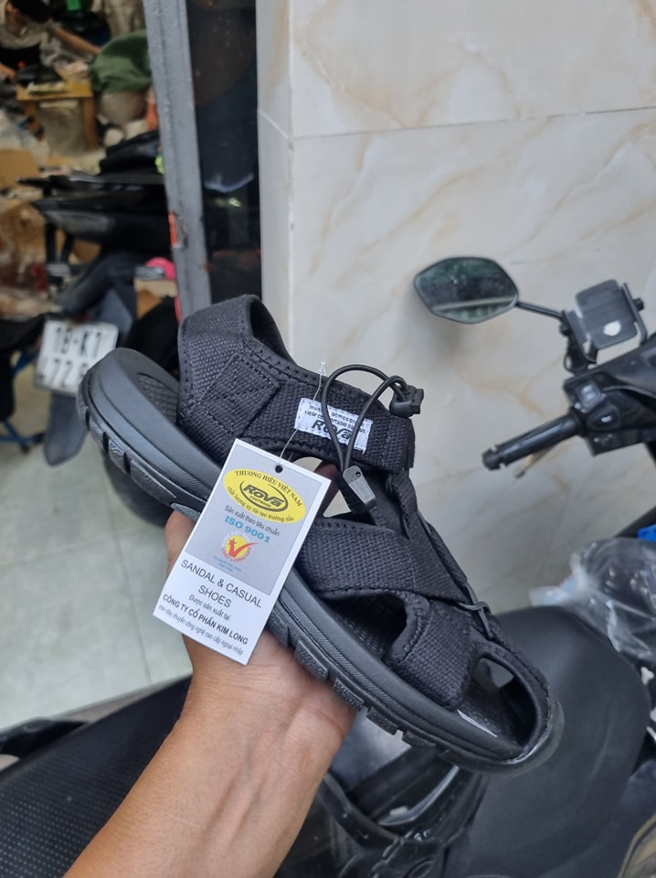 [???] Rô Store giày-vnxk – Chuyên giày dép VNXK  ? Top1Fashion ?  Rọ nam em sẵn size 41 43
thoáng êm nhẹ Chỉ 350k
, shares-0✔️ , likes-2❤️️ , date-2025-01-16 23:25:59????????