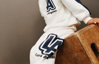 [???]  Bấy bì Clothing – ROSE épines ?‍?❤️️?⭐️ Gom ZARA SPAIN new xinh!Set mix xinh cho bé:
=>Áo: #479k+kg/c!
=>Quần: #359k+kg/c!Size: 1,5y, 2y, 3y, 4y, 5y, 6y!
, shares-0✔️ , likes-0❤️️ , date-2025-01-15 18:21:51????????