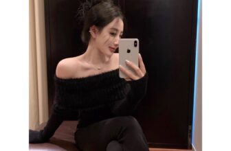 [???] Anna Store 1  ? Top1Fashion ?  𝘼𝙣𝙝 𝙤̛𝙞 𝙏𝙧𝙖́𝙞 𝘿𝙖̂́𝙩 𝙝𝙞̀𝙣𝙝 𝙩𝙧𝙤̀𝙣
𝙏𝙧𝙤̂́𝙣 𝙢𝙖̀ 𝙠𝙝𝙤̂𝙣𝙜 𝙠𝙮̃ 𝙡𝙖̀ 𝙘𝙤̀𝙣 𝙜𝙖̣̆𝙥 𝙚𝙢CHỊ EM MUA VÁY ÁO THỜI TRANG NỮ BODY  TẠI ĐÂY:#Annastore #Annastore365 #vayxinh  , shares-1✔️ , likes-0❤️️ , date-2025-01-15 20:21:49????????