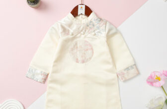 [🆕🇻🇳] LITIBABY – THƯƠNG HIỆU THỜI TRANG VIỆT 😎❤️️⭐️ ÁO DÀI GẤM BÉ TRAI THÊU TRÒN GIỮA – THANH LỊCH & PHONG CÁCH TRUYỀN THỐNG
Chất liệu: Gấm cao cấp, mềm mịn, thoáng khí, tạo cảm giác thoải mái suốt ngày dài , shares-0✔️ , likes-0❤️️ , date-2025-01-16 21:00:17🇻🇳🇻🇳🇻🇳📰🆕