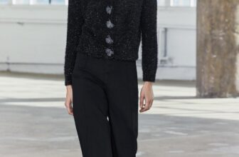 [???] V.I.C – XUẤT KHẨU – Hàng xuất khẩu có sẵn ? Top1Fashion ?  KNIT CARDIGAN WITH METALLIC THREAD DETAILMột em áo len cardigan siêu chất lượng, không khí óng ánh cho những ngày cuối năm, hàng cúc ngọc hình hoa siêu x , shares-0✔️ , likes-0❤️️ , date-2025-01-15 18:30:04????????