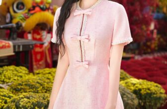 [🆕🇻🇳] VIVIKA ra đời năm 2021 bởi Founder cùng đội ngũ thiết kế trẻ năng động với triết lý: SHINE YOUR WAY 👕 Top1Fashion 👗  𝑭𝙡𝒂𝙧𝒆 𝑩𝙡𝒐𝙤𝒎 | 𝗧𝗲𝘁 𝗖𝗼𝗹𝗹𝗲𝗰𝘁𝗶𝗼𝗻 ‘𝟮𝟱
Sắc hồng mềm mại kết hợp thiết kế đính đá lấp lánh và điểm nhấn nơ xinh yêu của 𝘼𝙪𝙧𝙤𝙧𝙖 𝘿𝙧𝙚𝙨𝙨, mang đến vẻ đẹp ngọt ngào và , shares-0✔️ , likes-0❤️️ , date-2025-01-16 15:30:02🇻🇳🇻🇳🇻🇳📰🆕