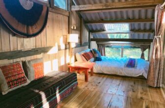 [???] Sai Gon Factory Outlet  ? Top1Fashion ?  𝐕𝐨̉ 𝐠𝐨̂́𝐢 𝐭𝐡𝐨̂̉ 𝐜𝐚̂̉𝐦Những ai yêu thích phong cách vintage thì chắc chắn không thể bỏ qua sản phẩm bao gối thổ cẩm dáng . Sản phẩm có họa tiết dân tộc kế , shares-0✔️ , likes-2❤️️ , date-2025-01-15 21:08:44????????