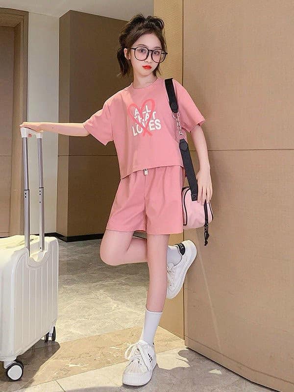 [🆕🇻🇳]  Đậu – Kids & Mom – thời trang thiết kế mẹ và bé 🧑‍🧒❤️️👶⭐️ Freeship Toàn Quốc – Áo dài Đậu Kids&Mom

BST áo dài đôi bé trai bé gái, chất liệu Nhung tăm, nhung text 
Size 8-35kg

 FROM ĐẬU WITH LOVE 
————— , shares-1✔️ , likes-26❤️️ , date-2025-01-15 13:57:55🇻🇳🇻🇳🇻🇳📰🆕