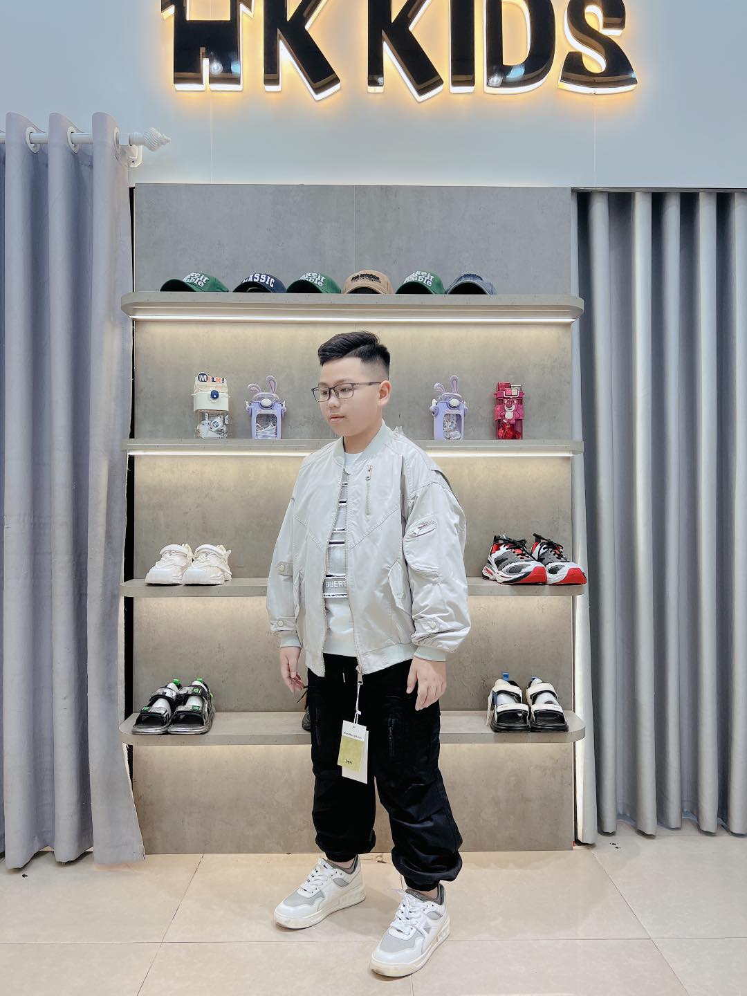 [🆕🇻🇳]  HK Kids Chuyên hàng Trẻ em Quảng Châu cao cấp 🧑‍🧒❤️️👶⭐️ Bomber gió mix jogger, mẹ nào cần áo khoác mỏng chốt ngay ạ
Size 19-55kg————————————
HK Kids 141 Lê Lợi – Hải Phòng 0909448204
, shares-1✔️ , likes-84❤️️ , date-2025-01-12 22:44:02🇻🇳🇻🇳🇻🇳📰🆕