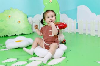 [🆕🇻🇳]  UalaRogo – Made in Vietnam – Thương hiệu thời trang phụ kiện cao cấp cho bé từ 0-4 tuổi 🧑‍🧒❤️️👶⭐️ 𝐁𝐨̉ 𝐭𝐮́𝐢 𝐦𝐮̀𝐚 𝐱𝐮𝐚̂𝐧Có một mùa xuân dịu dàng với màu cỏ non xanh mướt. Cũng có một mùa xuân bừng sắc hoa ở khắp nẻo gần xa. Hay một mảng trời xuân xanh b , shares-0✔️ , likes-20❤️️ , date-2025-01-14 02:15:06🇻🇳🇻🇳🇻🇳📰🆕