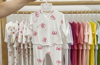 [🆕🇻🇳] ĐẬU ĐỎ – Đồ Sơ Sinh MẸ & BÉ 🧑‍🧒❤️️👶⭐️  Bé sơ sinh nên mặc những bộ quần áo dài tay,cài cúc thẳng hoặc cài lệch,phần cổ và đầu còn non nớt nên chưa thể mặc đồ chui đầu đâu mẹ nhé. Làn da của bé  , shares-0✔️ , likes-2❤️️ , date-2025-01-16 21:00:02🇻🇳🇻🇳🇻🇳📰🆕