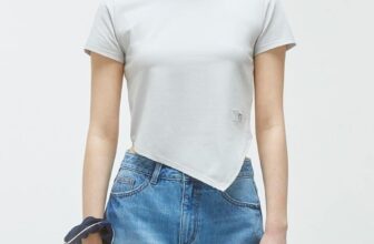 [🆕🇻🇳] ViS Store 👕 Top1Fashion 👗  M Gờ TOP //
Giá: 145k sale còn 102kÁo thun xuất Fap cổ cao, vạt tam giác lệch tà trẻ trung, độc đáo. Thêu logo tinh tế. Chất thun gân cotton mềm mại, mịn , shares-0✔️ , likes-0❤️️ , date-2025-01-16 21:00:13🇻🇳🇻🇳🇻🇳📰🆕