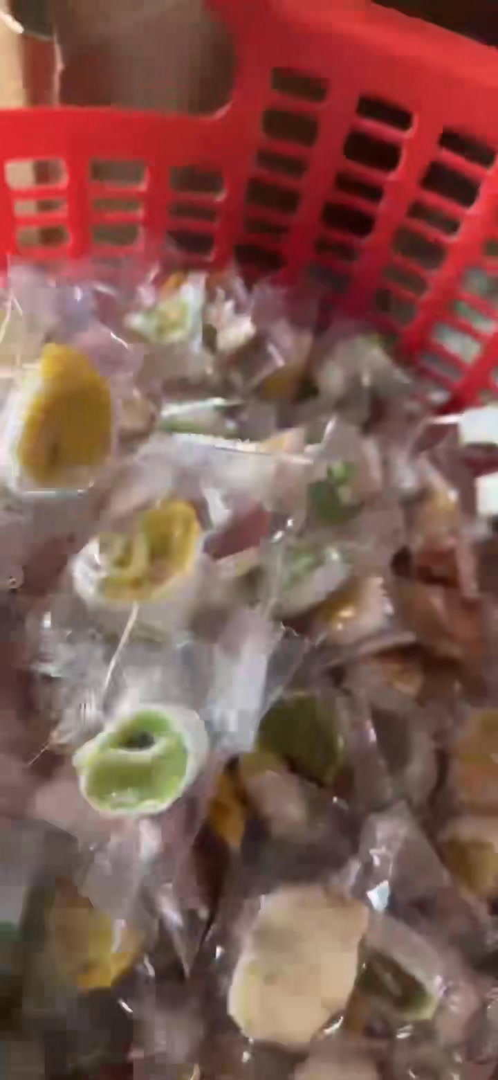 [🆕🇻🇳] LÒ MỨT DỪA – Mứt dừa non 🍔 Top1Food  🍜 Shop còn vài kí kẹo dừa ít ngọt ko dính răng. 85k/500g. 
Kẹo này ăn là hết ý lun nà. 

Shop trộn tất cả các loại kẹo ngon lại luôn nha.

Kẹo dua trái cây 
 , shares-0✔️ , likes-1❤️️ , date-2025-01-14 23:45:50🇻🇳🇻🇳🇻🇳📰🆕