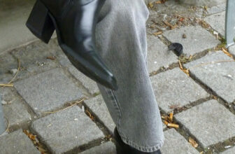 [???] Sai Gon Factory Outlet  ? Top1Fashion ?  Alina là đôi boots cao đến mắt cá chân kiểu dáng đẹp với hình dáng lấy cảm hứng từ phương Tây. Phong cách này được chế tác từ da đen có mũi nhọn và khóa ké , shares-0✔️ , likes-1❤️️ , date-2025-01-17 21:06:15????????