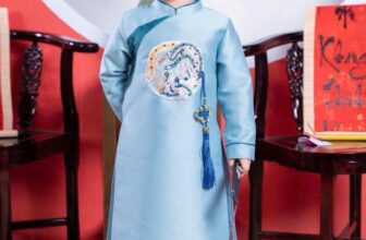 [🆕🇻🇳]  Minsu Kids 😎❤️️⭐️  Áo dài bé trai cách tân họa tiết rồng lượn trên miếng đáp ánh vàng . Bản ngực  đặt riêng độc quyền .Size: 2-11y (10-45kg) chỉ #199kEm áo dài cách t , shares-0✔️ , likes-0❤️️ , date-2025-01-16 14:07:13🇻🇳🇻🇳🇻🇳📰🆕