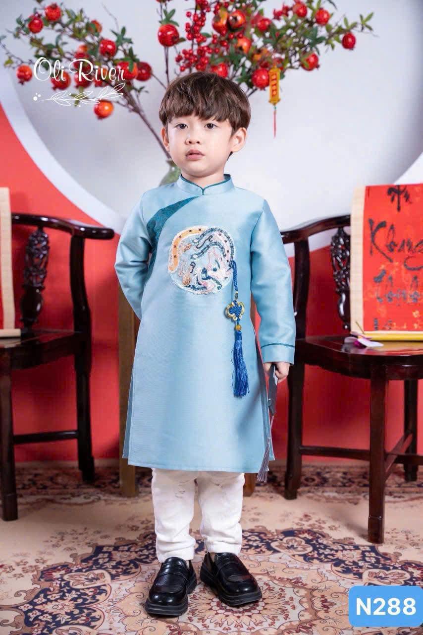 [🆕🇻🇳]  Minsu Kids 😎❤️️⭐️  Áo dài bé trai cách tân họa tiết rồng lượn trên miếng đáp ánh vàng . Bản ngực  đặt riêng độc quyền .Size: 2-11y (10-45kg) chỉ #199kEm áo dài cách t , shares-0✔️ , likes-0❤️️ , date-2025-01-16 14:07:13🇻🇳🇻🇳🇻🇳📰🆕